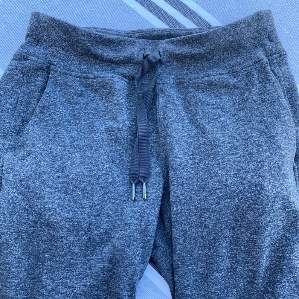 Women’s LuLulemon jogger sweats